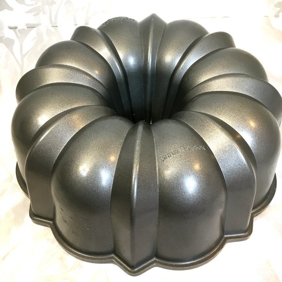 NORDIC WARE Fluted Tube Bundt Cake Pan Bakeware EUC - Picture 1 of 10